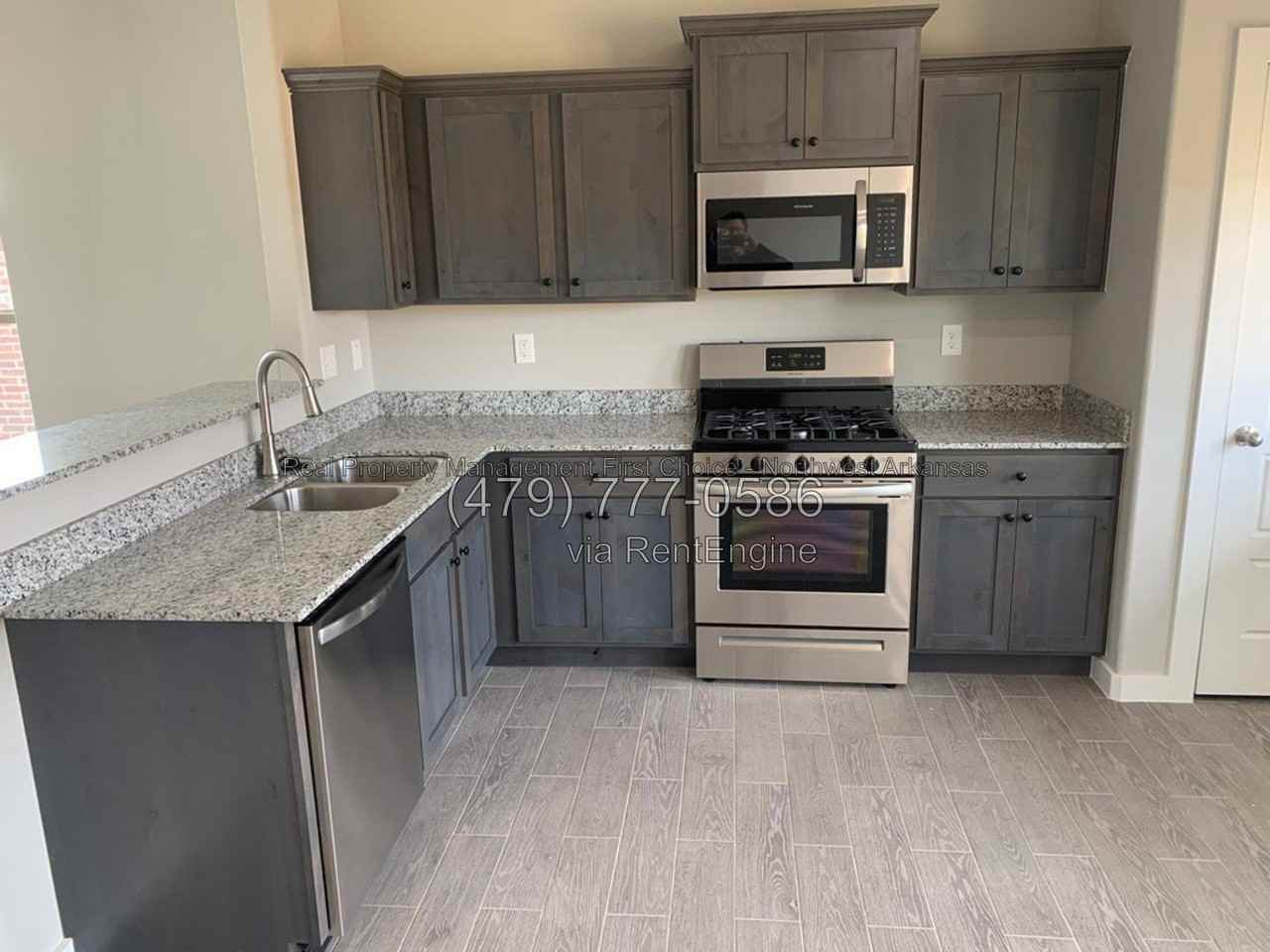 403 Red Robin St - Photo 5 of 12