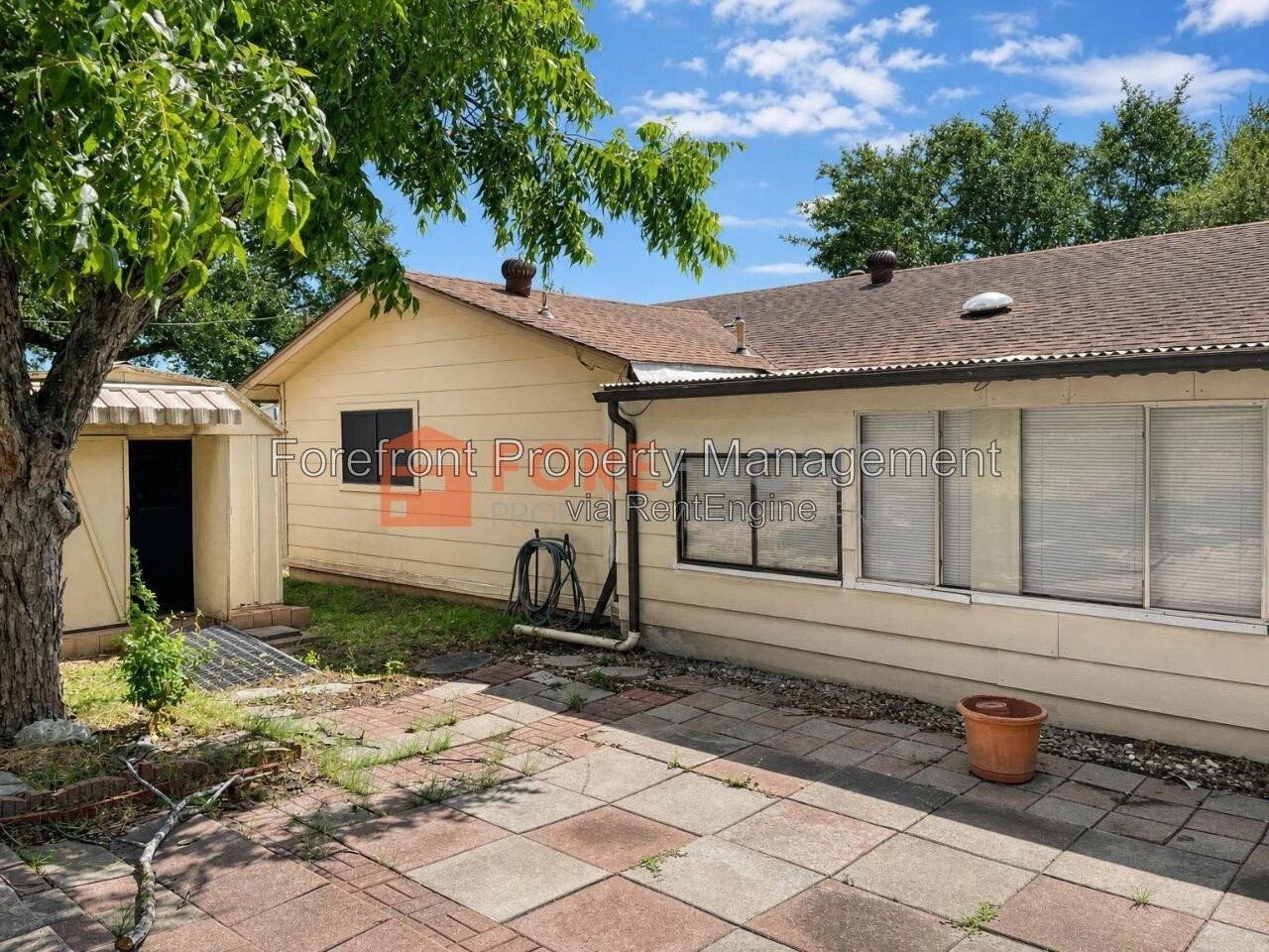 7845 Village Oak Dr - Photo 6 of 50