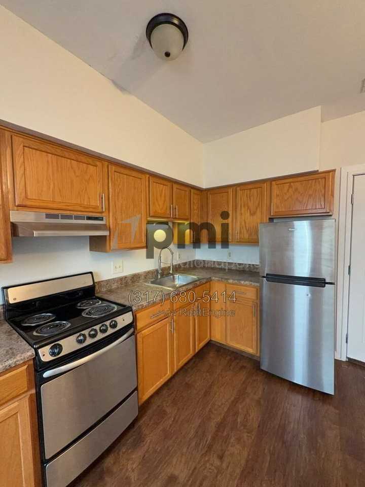 241 E 9th St #09 - Photo 2 of 29
