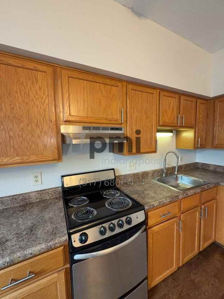 241 E 9th St #09 - Photo 4 of 29