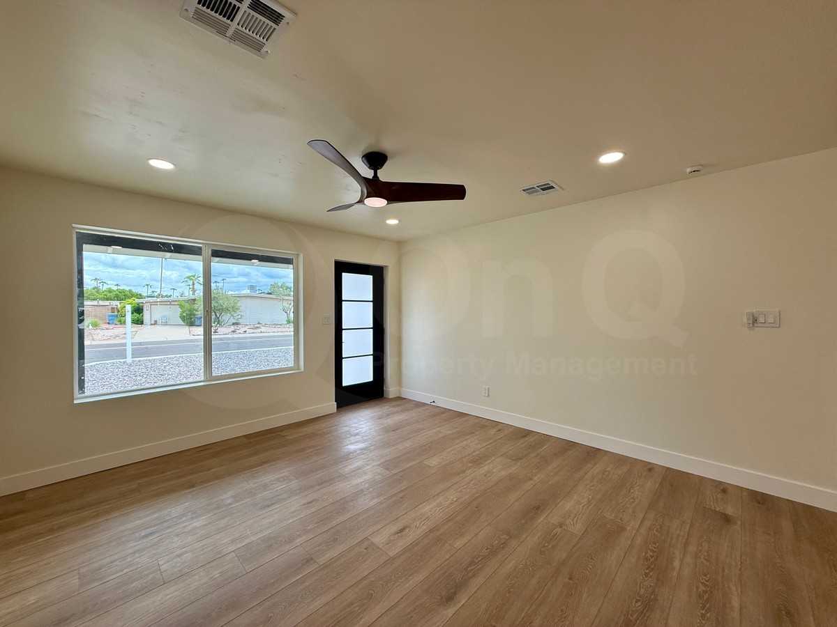 1717 E Campus Dr - Photo 3 of 24