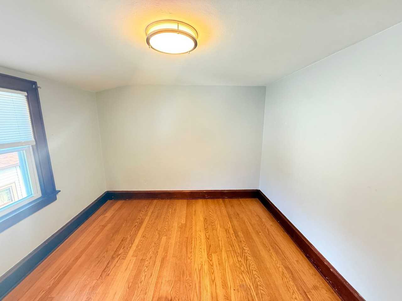 8208 W Lincoln Ave - Photo 6 of 12