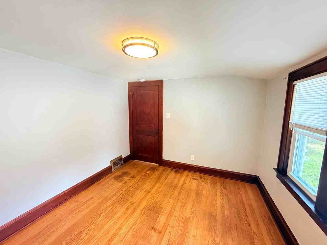 8208 W Lincoln Ave - Photo 7 of 12