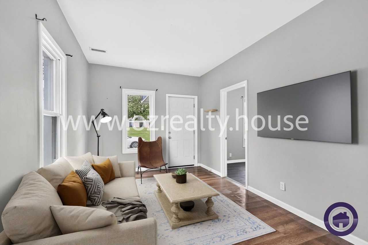 1418 Fairlawn Ave - Photo 2 of 19