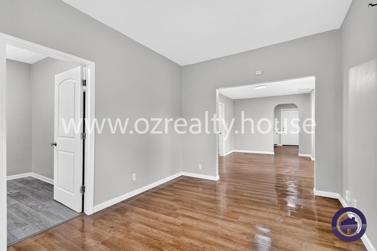 1418 Fairlawn Ave - Photo 4 of 19