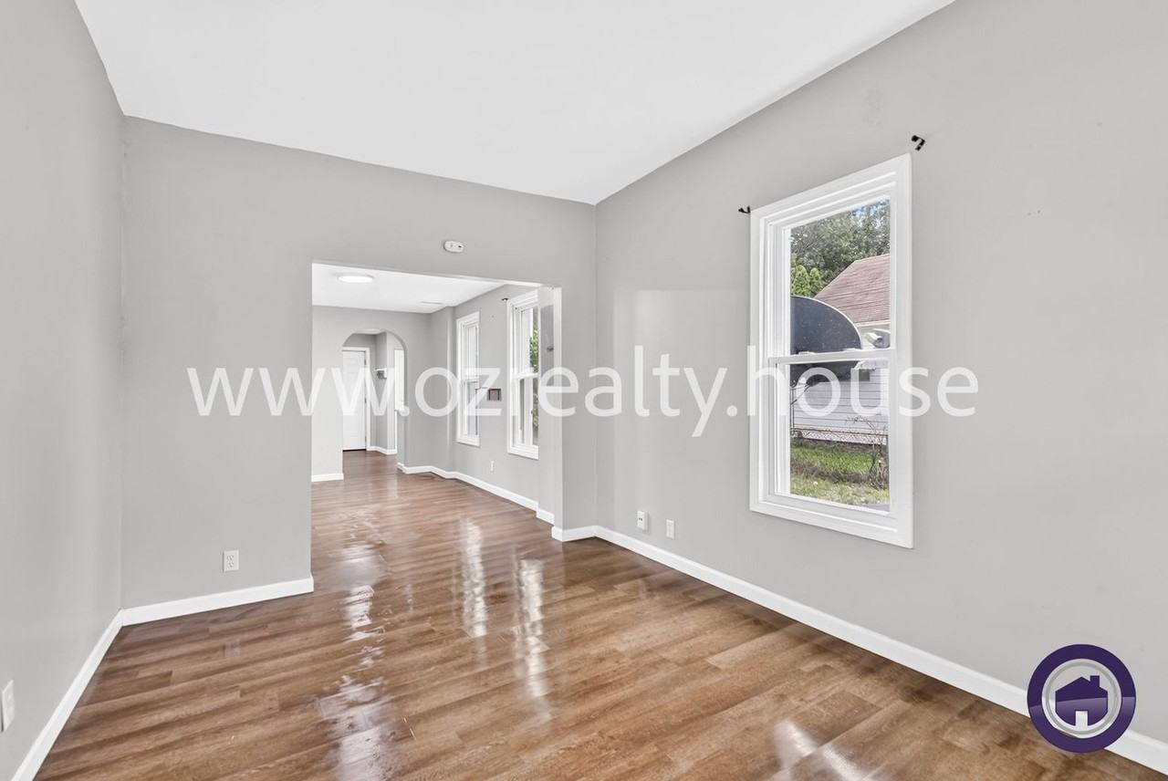 1418 Fairlawn Ave - Photo 5 of 19