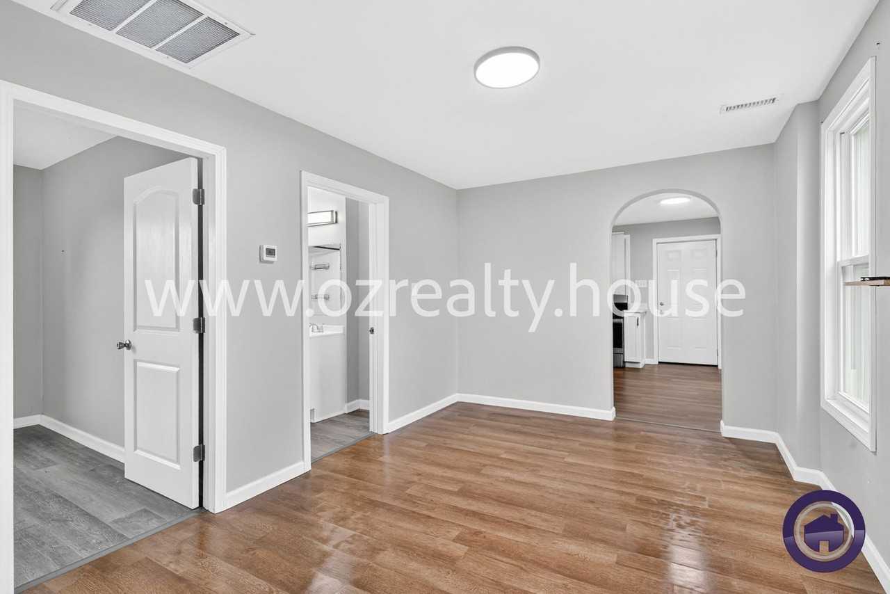 1418 Fairlawn Ave - Photo 6 of 19