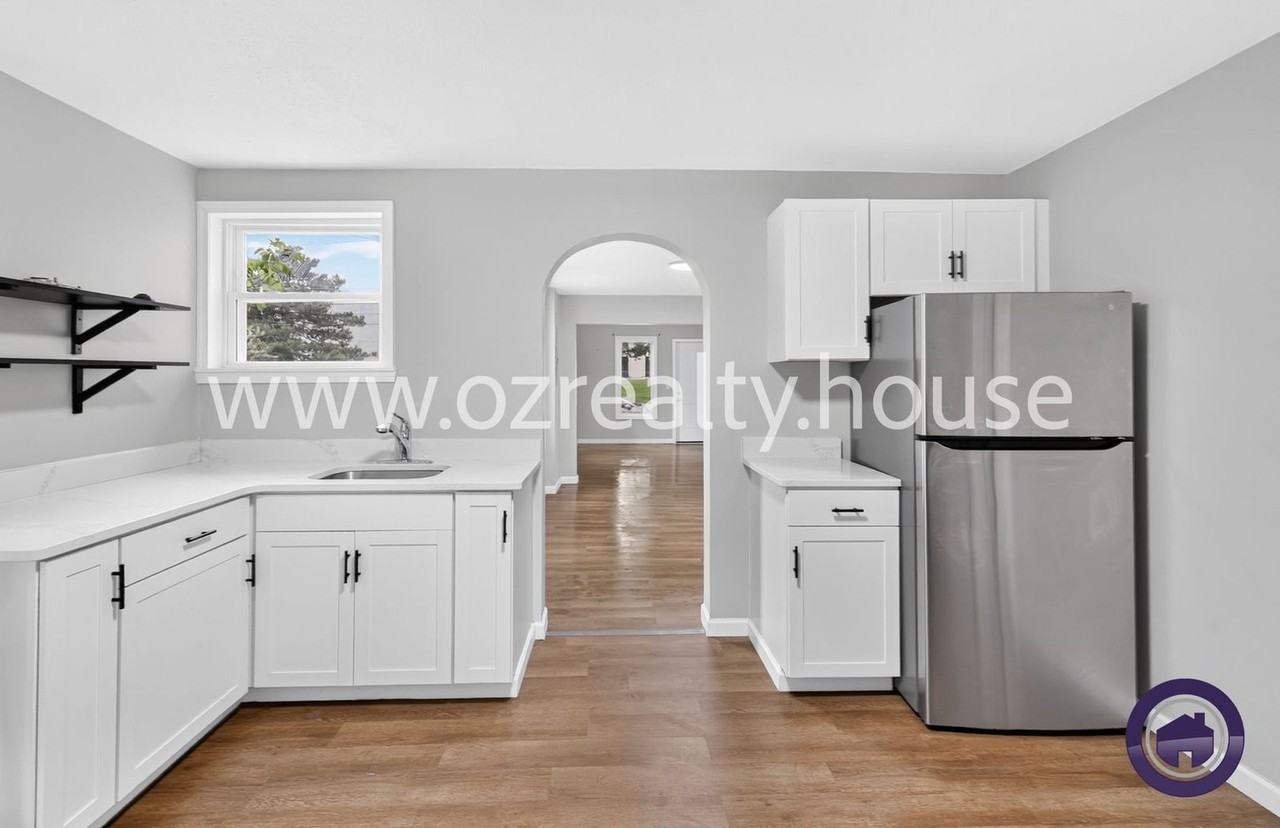 1418 Fairlawn Ave - Photo 7 of 19