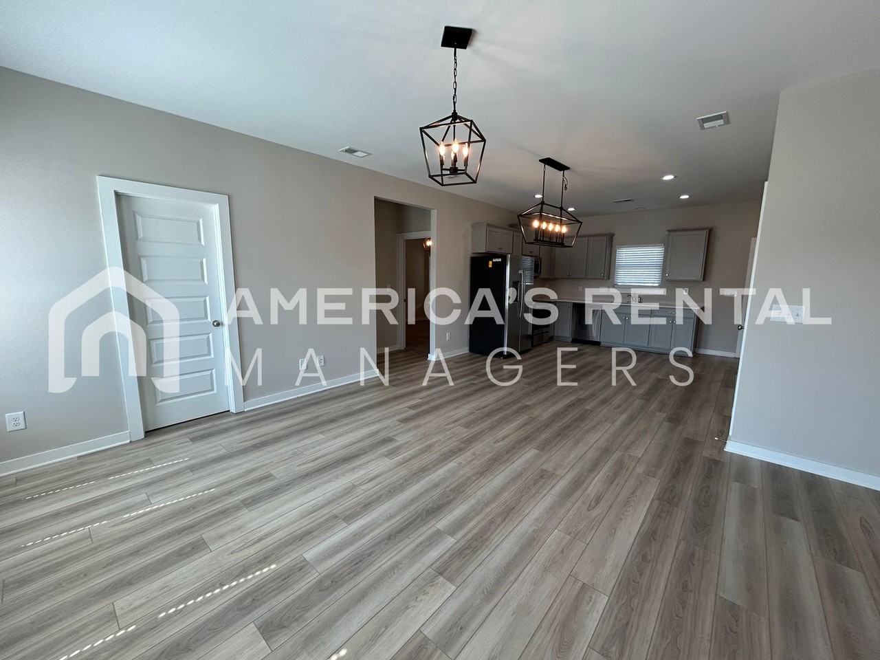 689 Andrew Dr - Photo 6 of 43