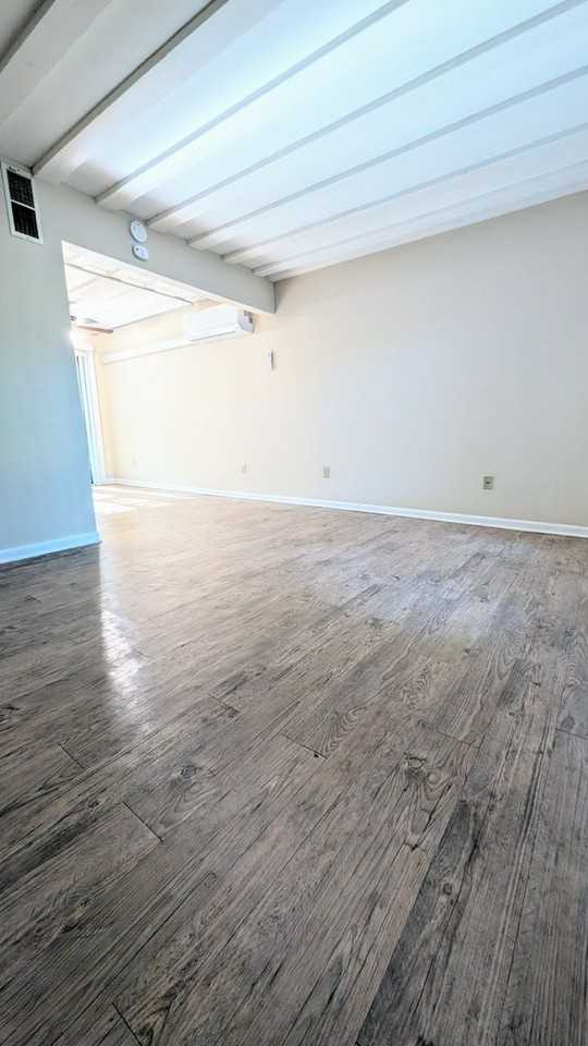 10413 Portage Rd - Photo 2 of 15