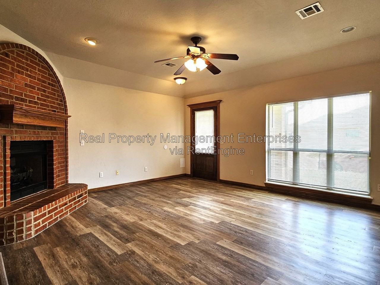4709 Castle Bay Cv - Photo 3 of 18