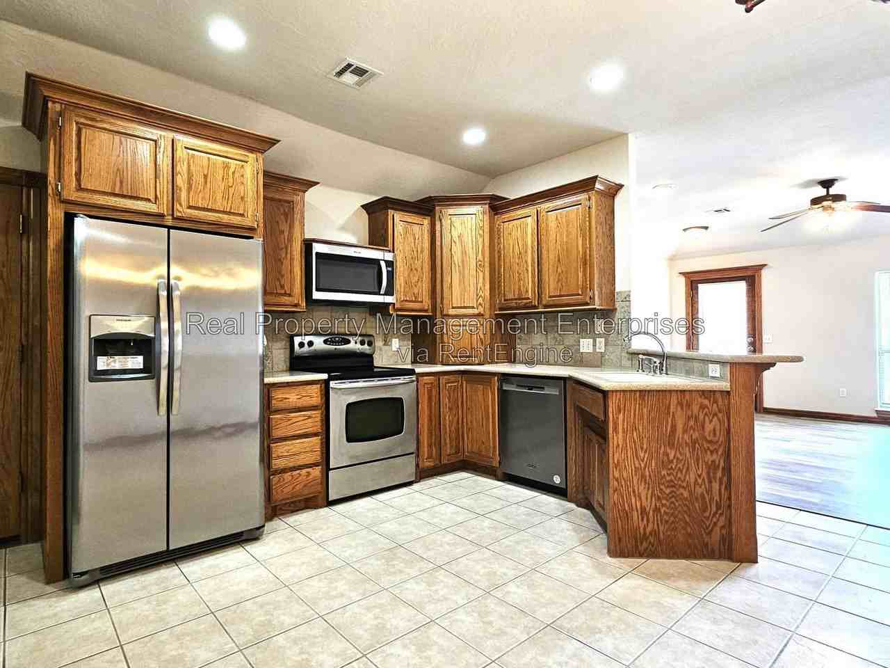 4709 Castle Bay Cv - Photo 5 of 18