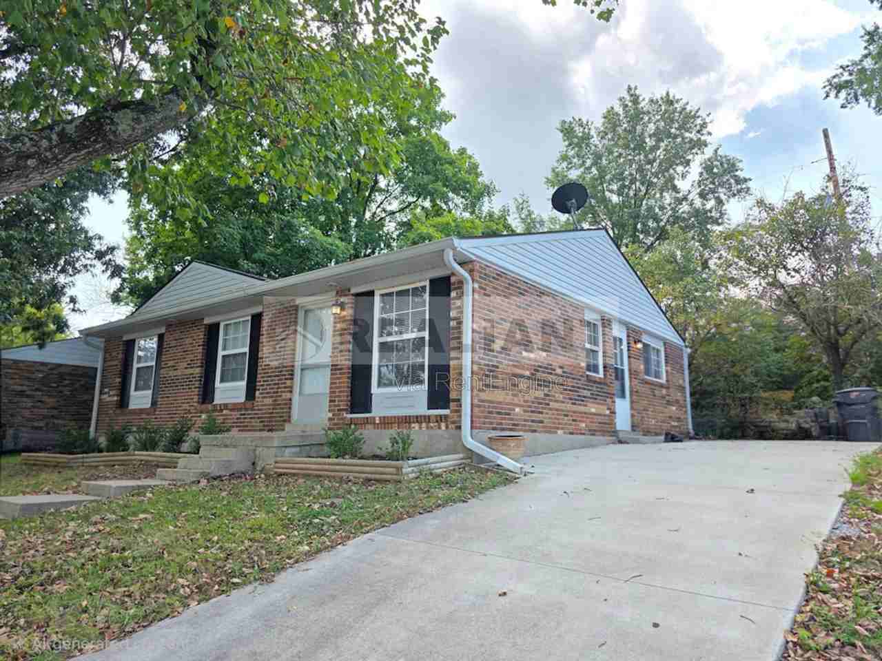 364 E Tiverton Way - Photo 2 of 13