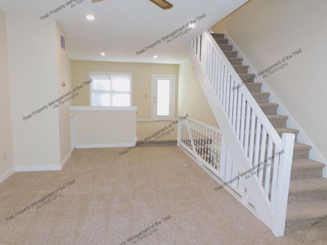 1447 King Charles Dr - Photo 4 of 17