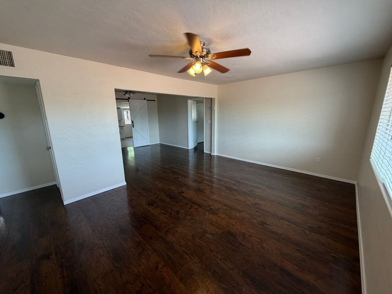11401 W Duluth Ave - Photo 2 of 23