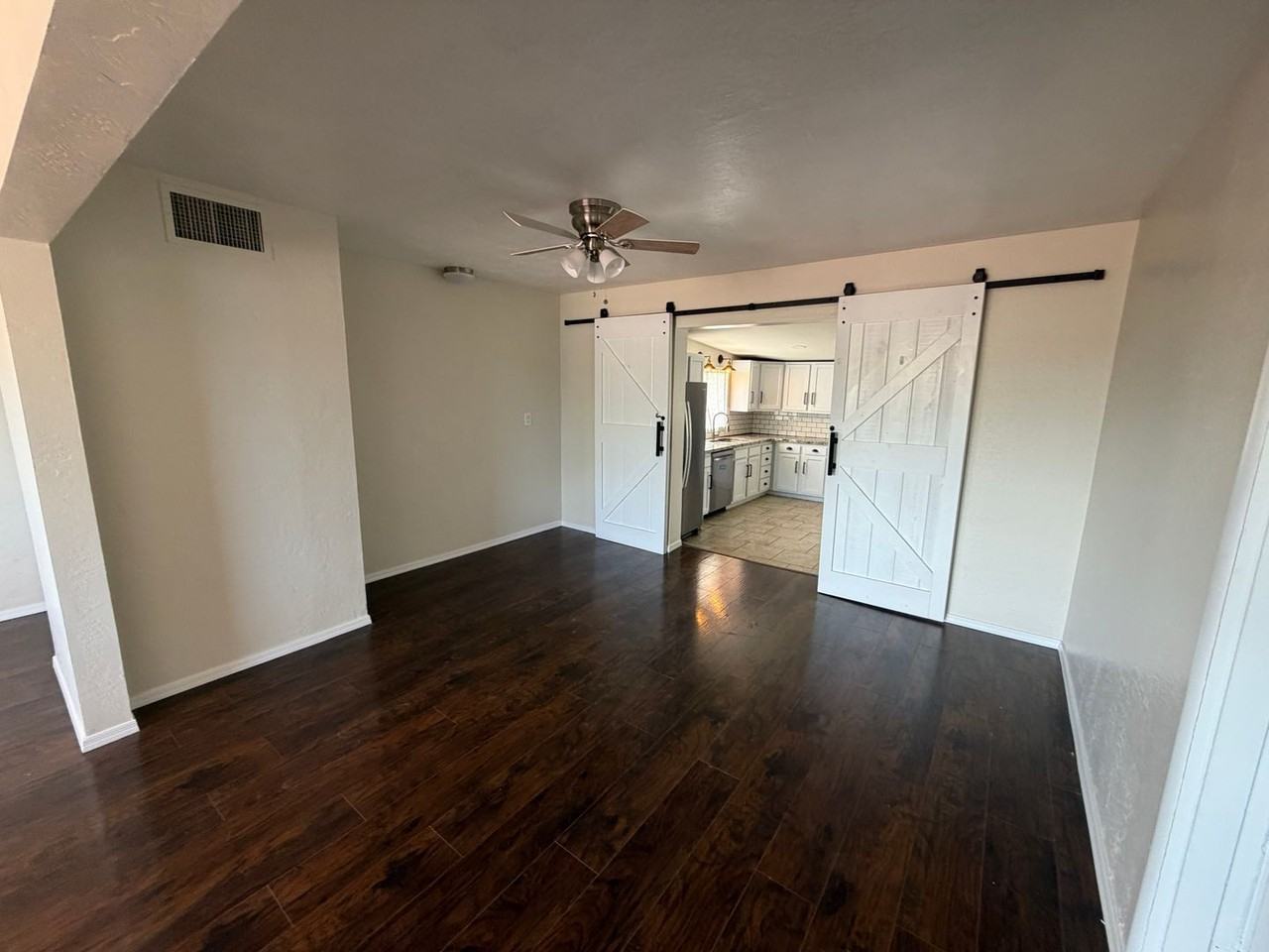 11401 W Duluth Ave - Photo 3 of 23
