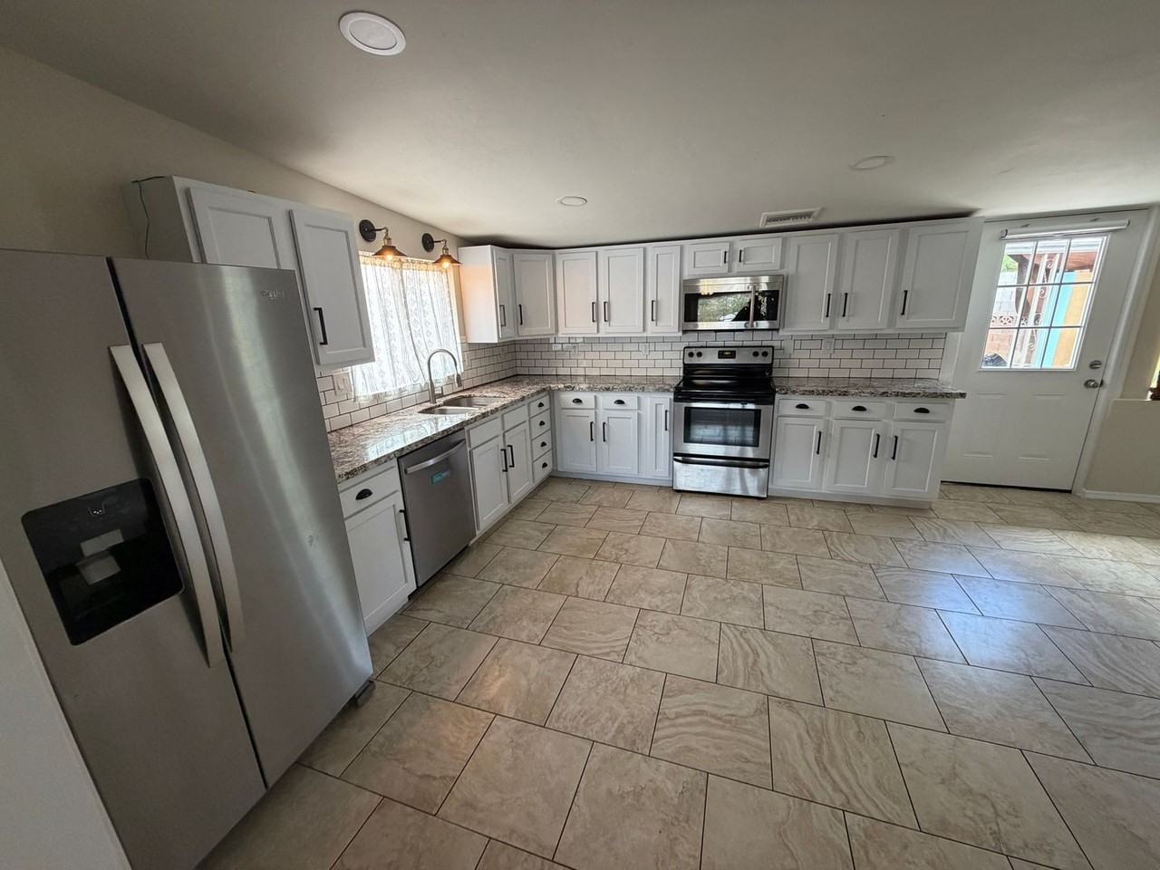 11401 W Duluth Ave - Photo 4 of 23