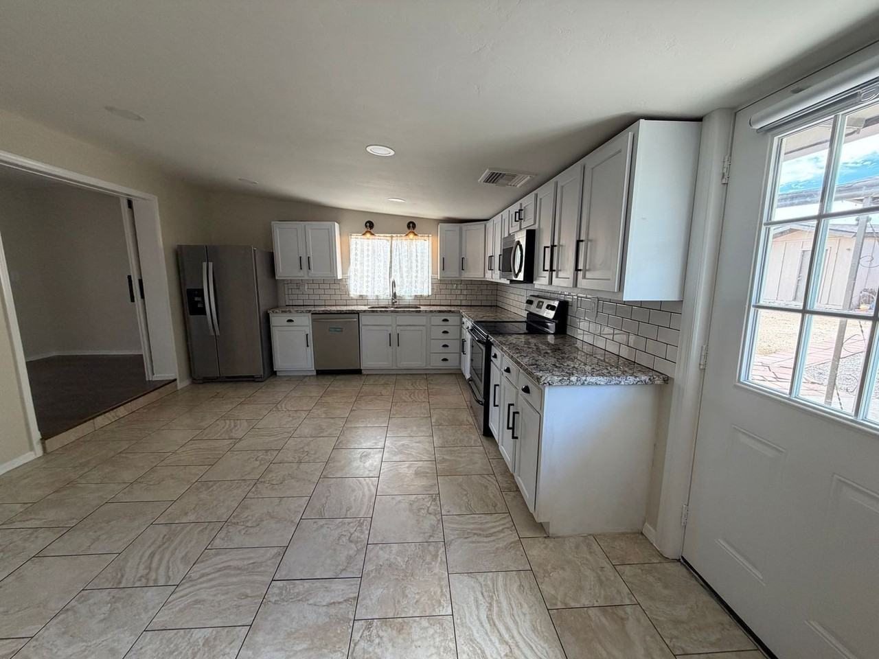 11401 W Duluth Ave - Photo 5 of 23