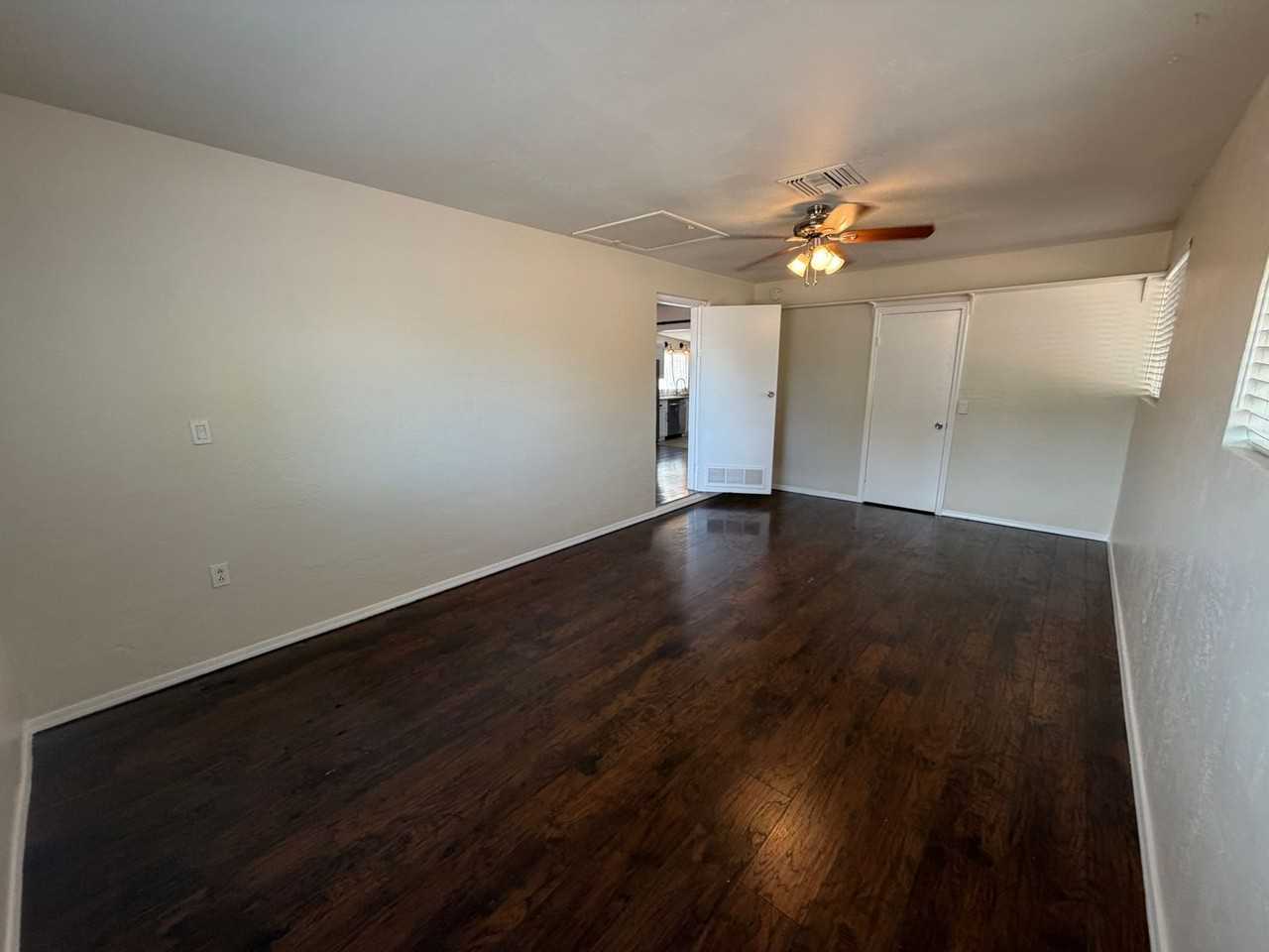 11401 W Duluth Ave - Photo 7 of 23