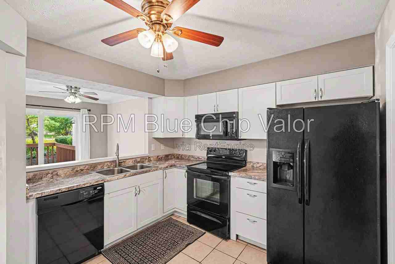 5290 Bay Pointe Dr - Photo 3 of 26