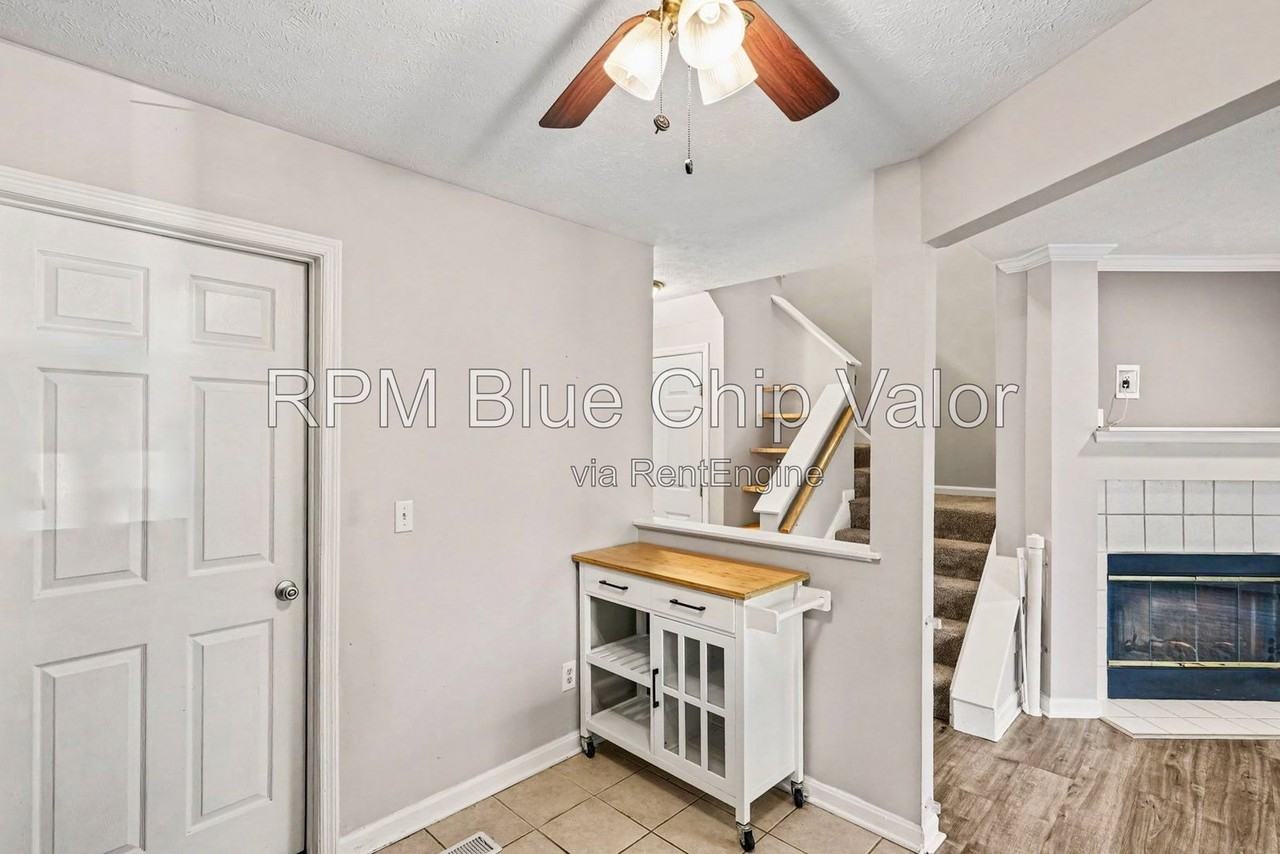 5290 Bay Pointe Dr - Photo 4 of 26