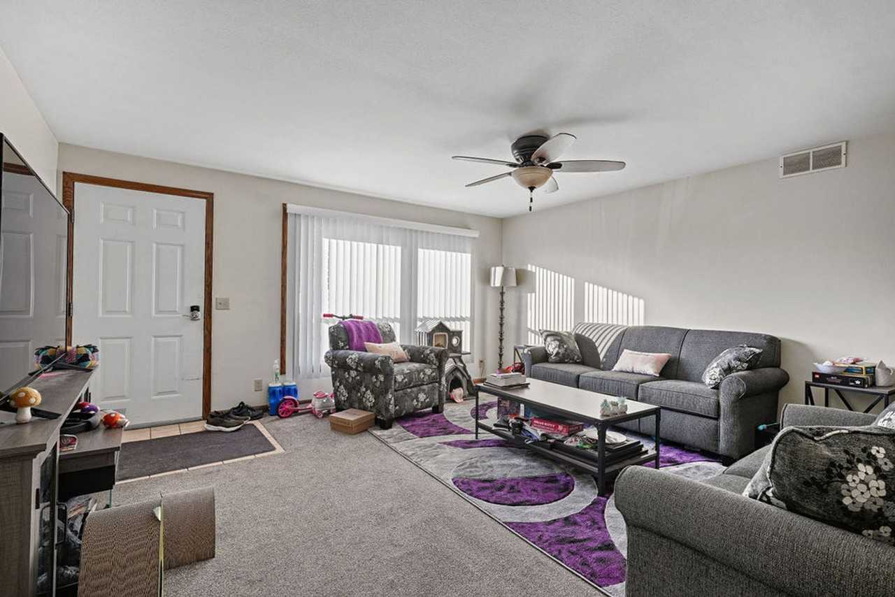 440 Wadleigh St - Photo 3 of 25