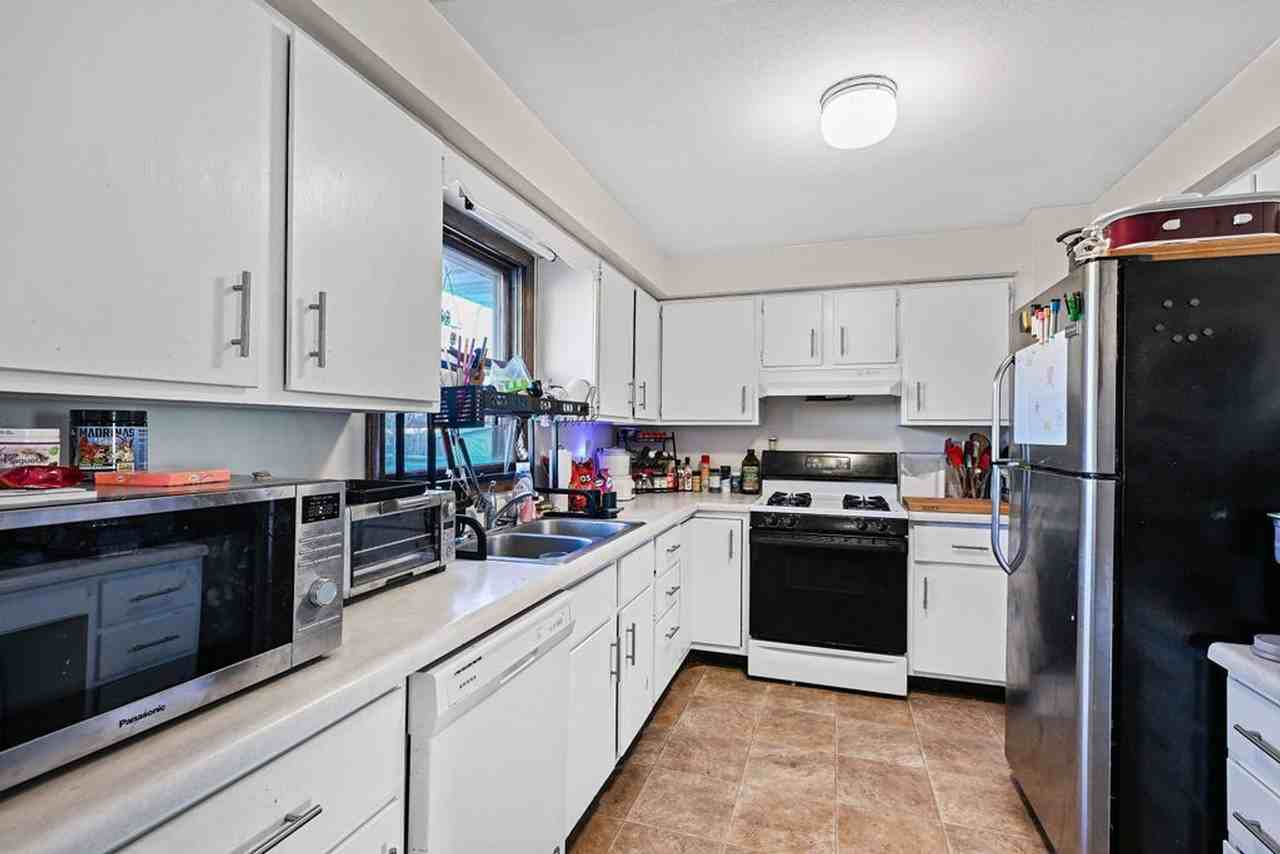 440 Wadleigh St - Photo 4 of 25