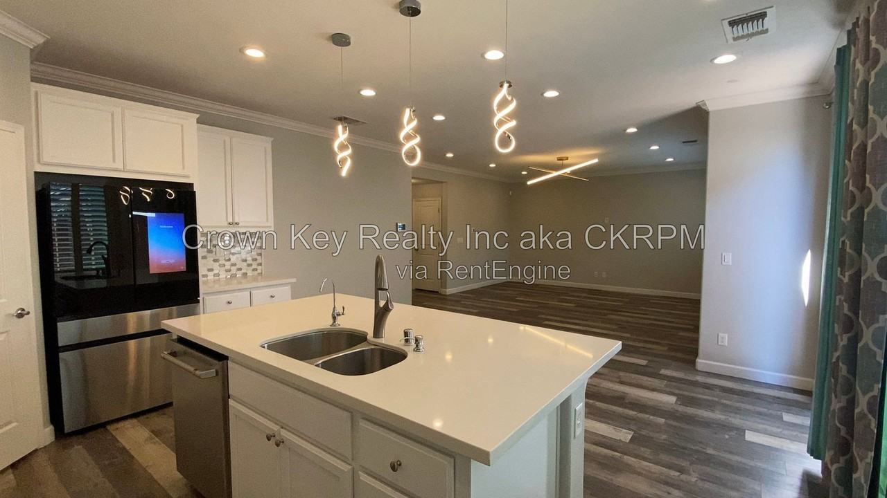 416 E Solare Ave - Photo 7 of 37
