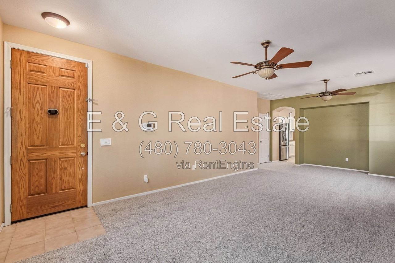 11826 N 146th Ave - Photo 4 of 36