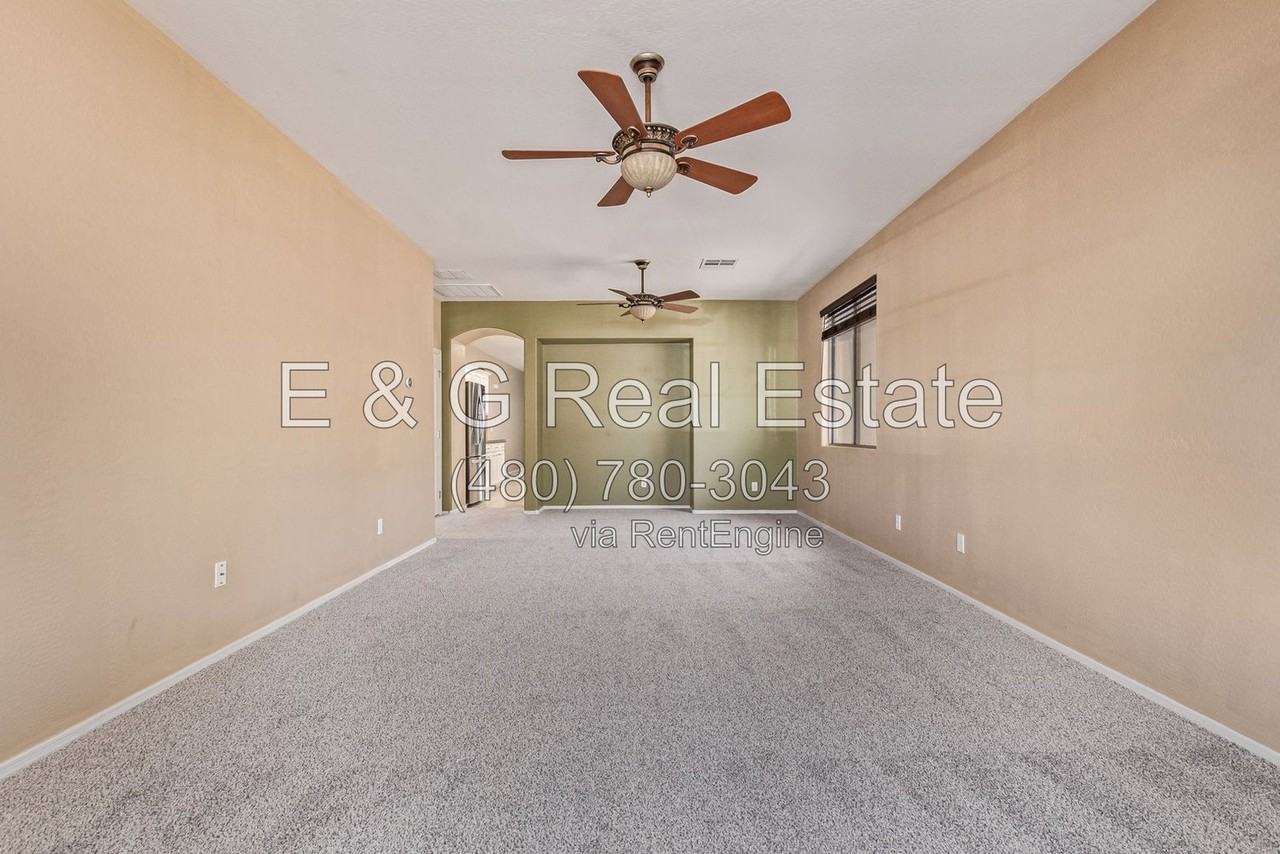 11826 N 146th Ave - Photo 5 of 36