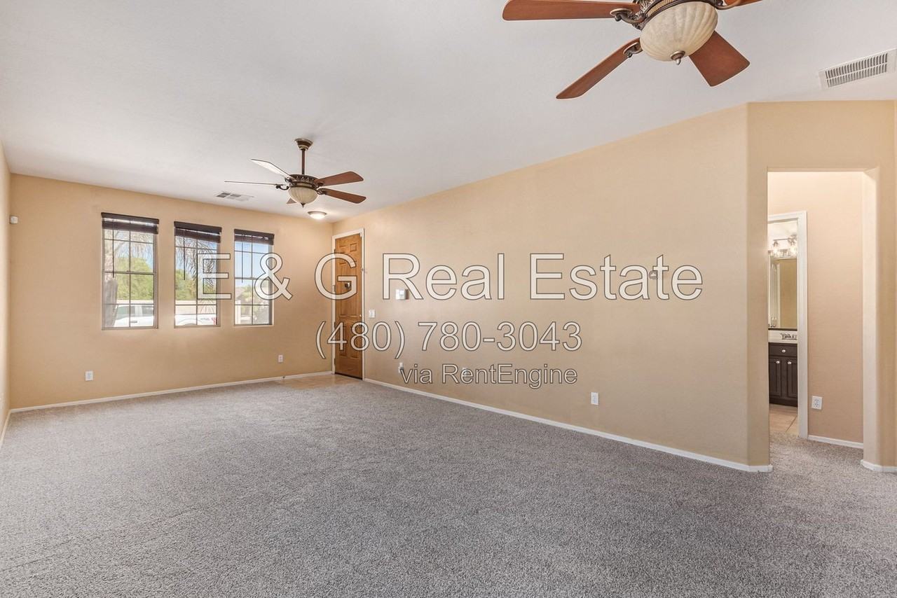 11826 N 146th Ave - Photo 6 of 36