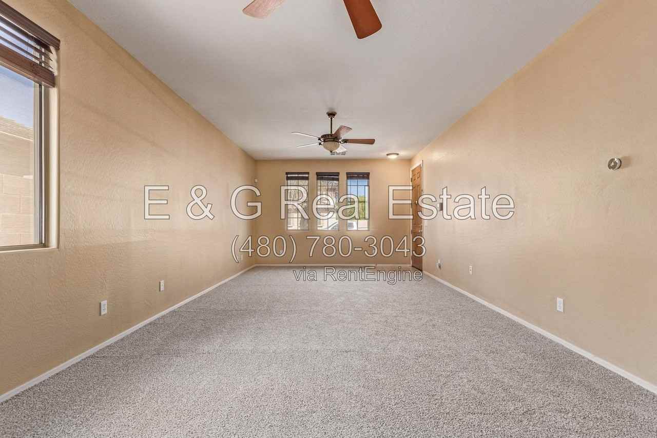 11826 N 146th Ave - Photo 7 of 36