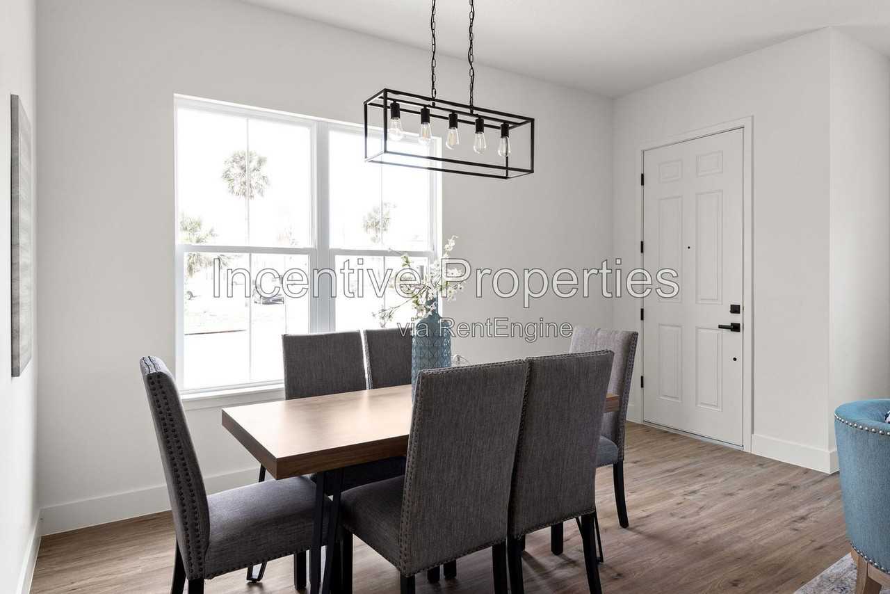 558 S Grandview Ave - Photo 6 of 41