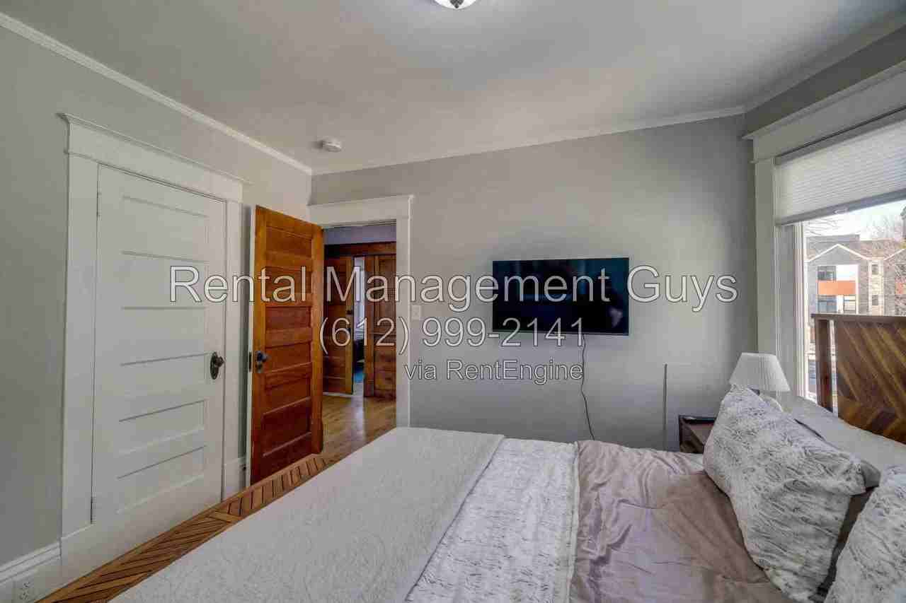2110 Marshall Ave - Photo 2 of 32