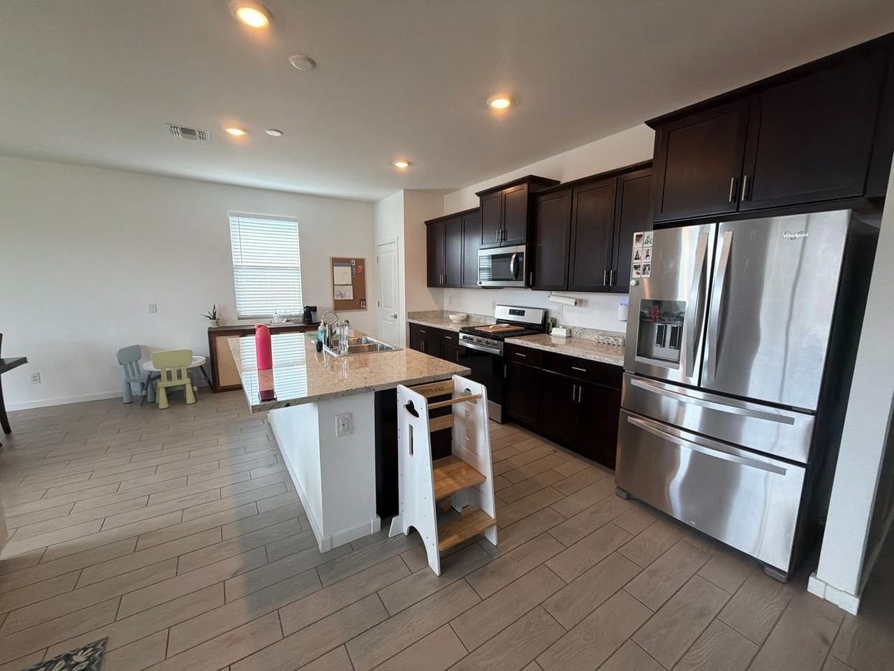 16017 W Smoketree Dr - Photo 2 of 10
