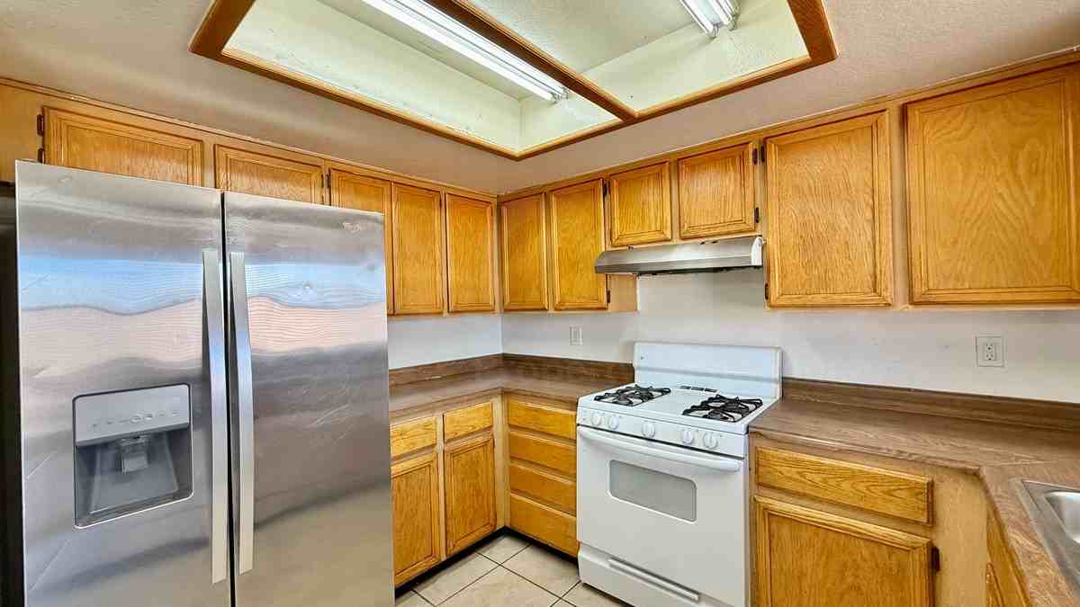 4538 N 87th Ave - Photo 5 of 16