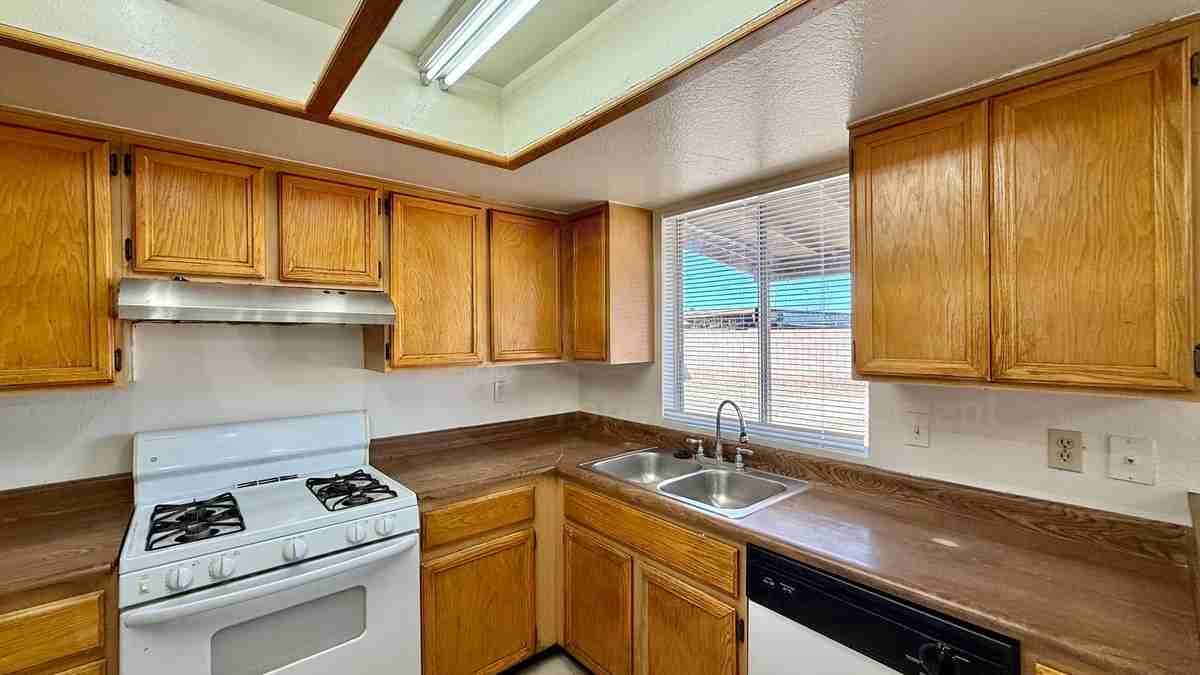 4538 N 87th Ave - Photo 6 of 16