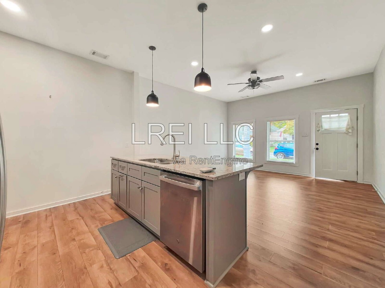 510 Wainwright Ave - Photo 3 of 13