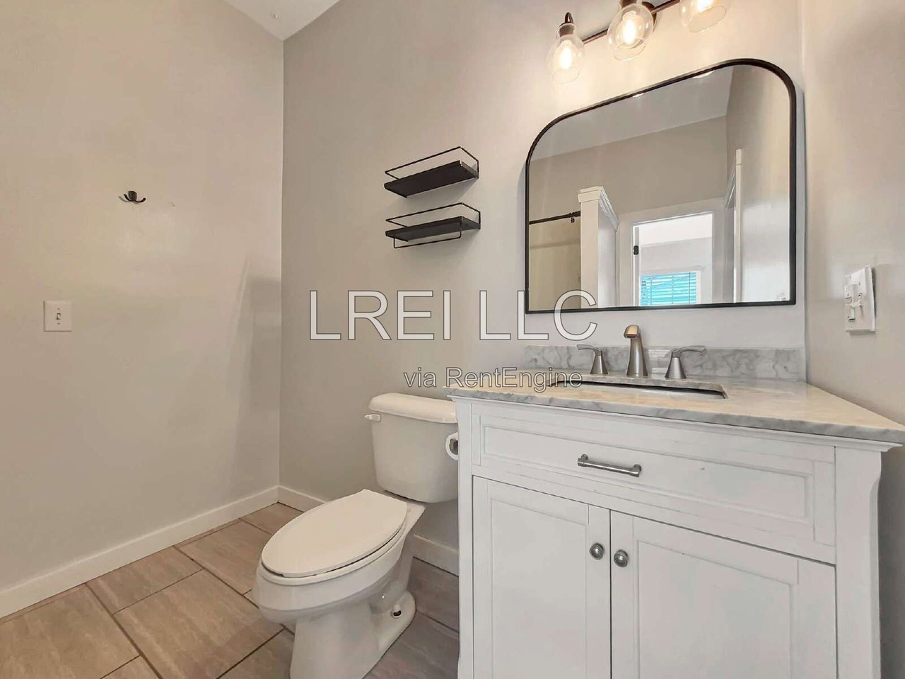 510 Wainwright Ave - Photo 6 of 13