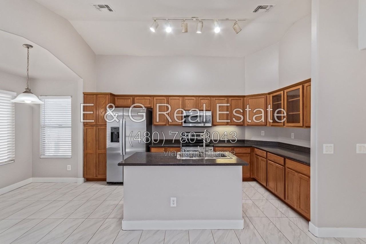 11386 W Lincoln St - Photo 3 of 35