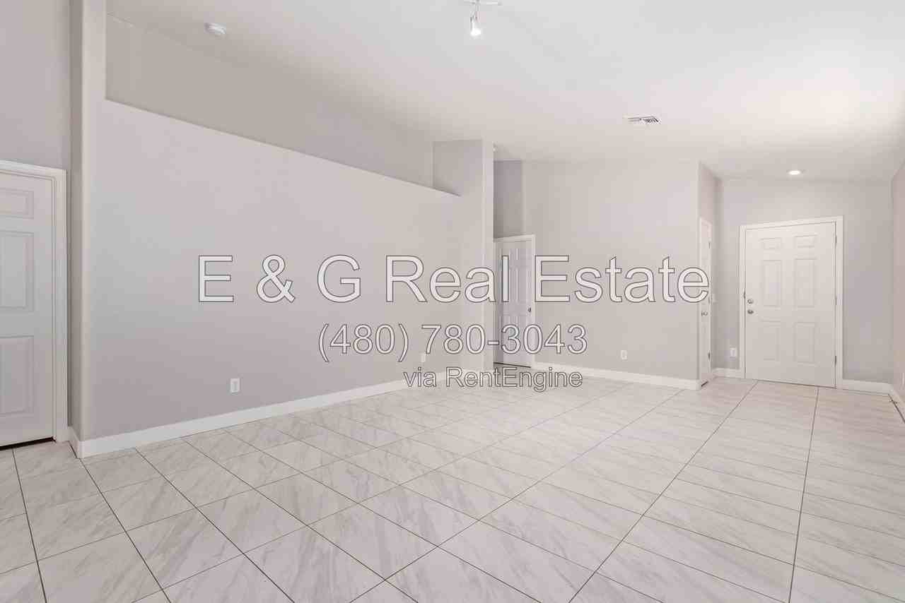 11386 W Lincoln St - Photo 6 of 35