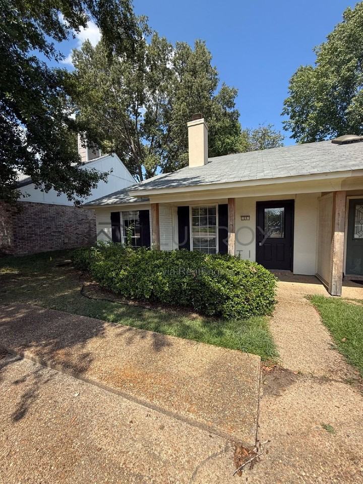 23 Meadowoods Pl - Photo 2 of 14