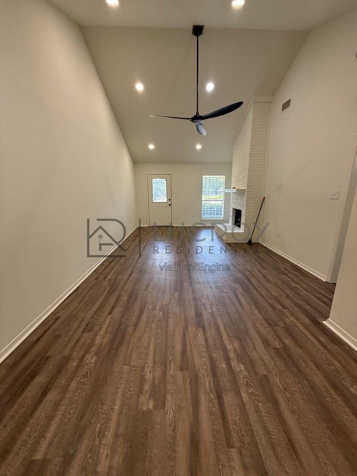 23 Meadowoods Pl - Photo 3 of 14