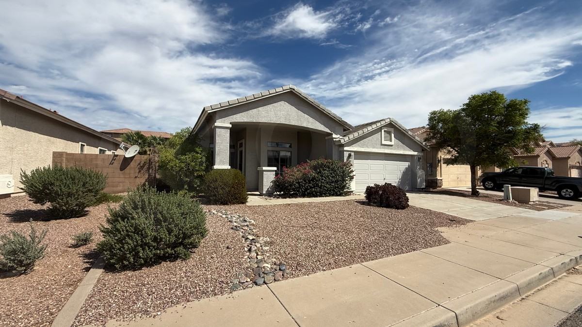 25776 W Magnolia St - Photo 2 of 19