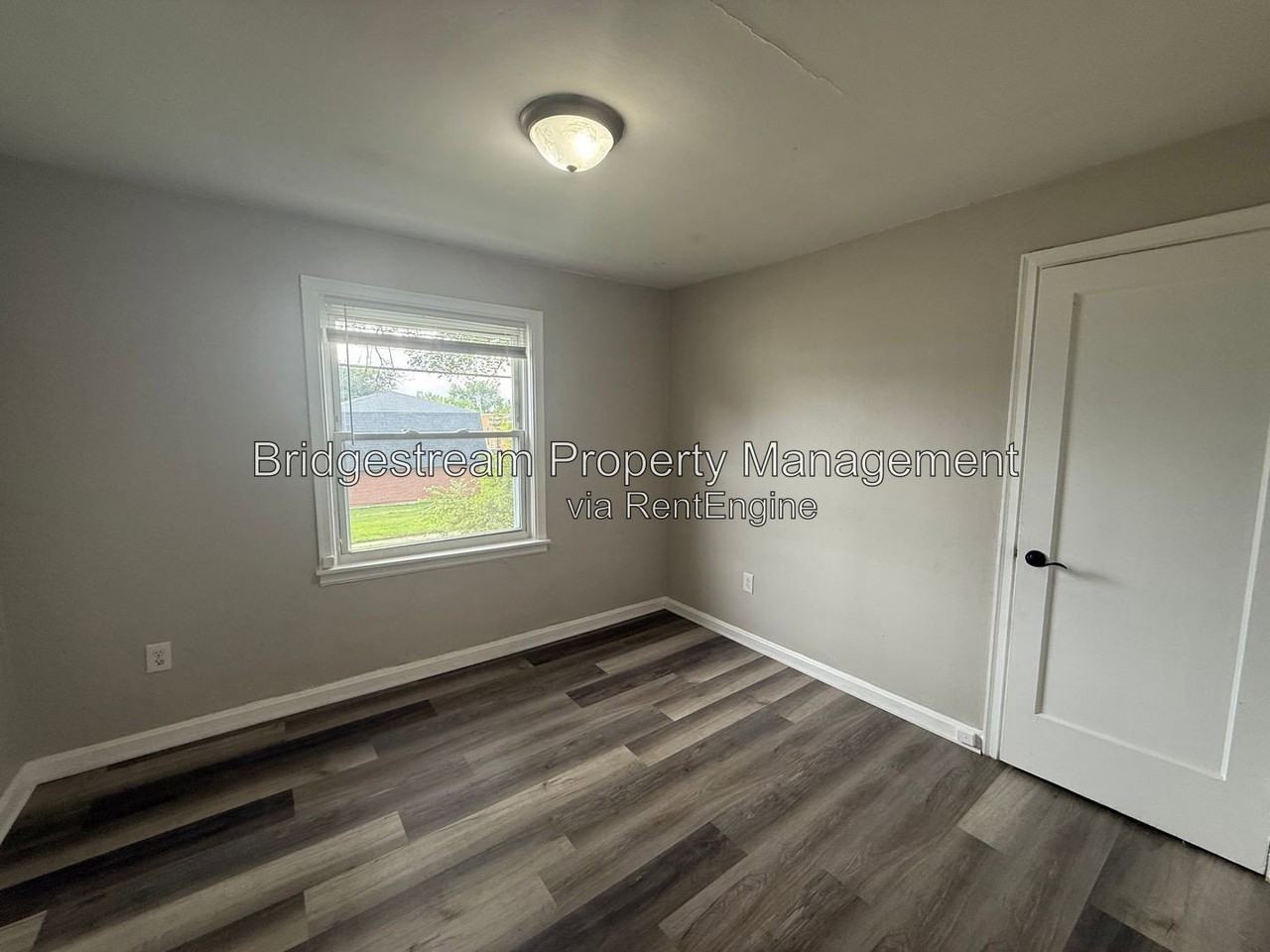 502 Middle St #D - Photo 3 of 13