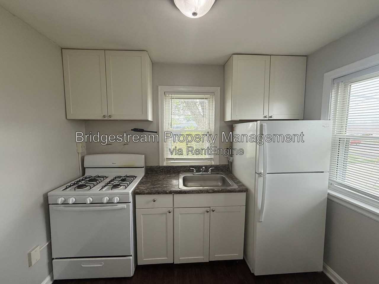 502 Middle St #D - Photo 4 of 13