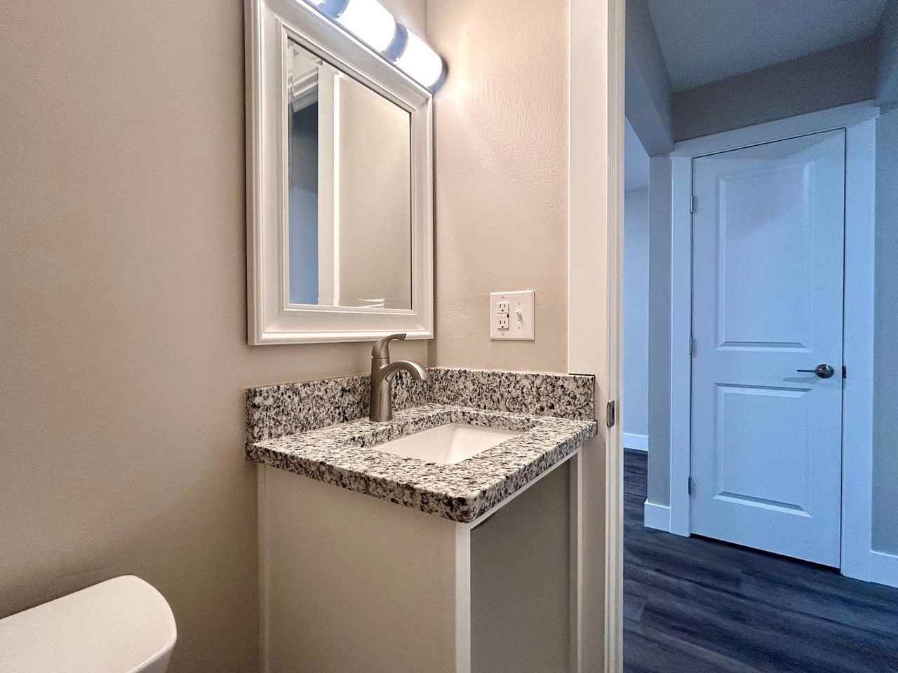 2855 Taft Ave Sw #6 - Photo 4 of 10