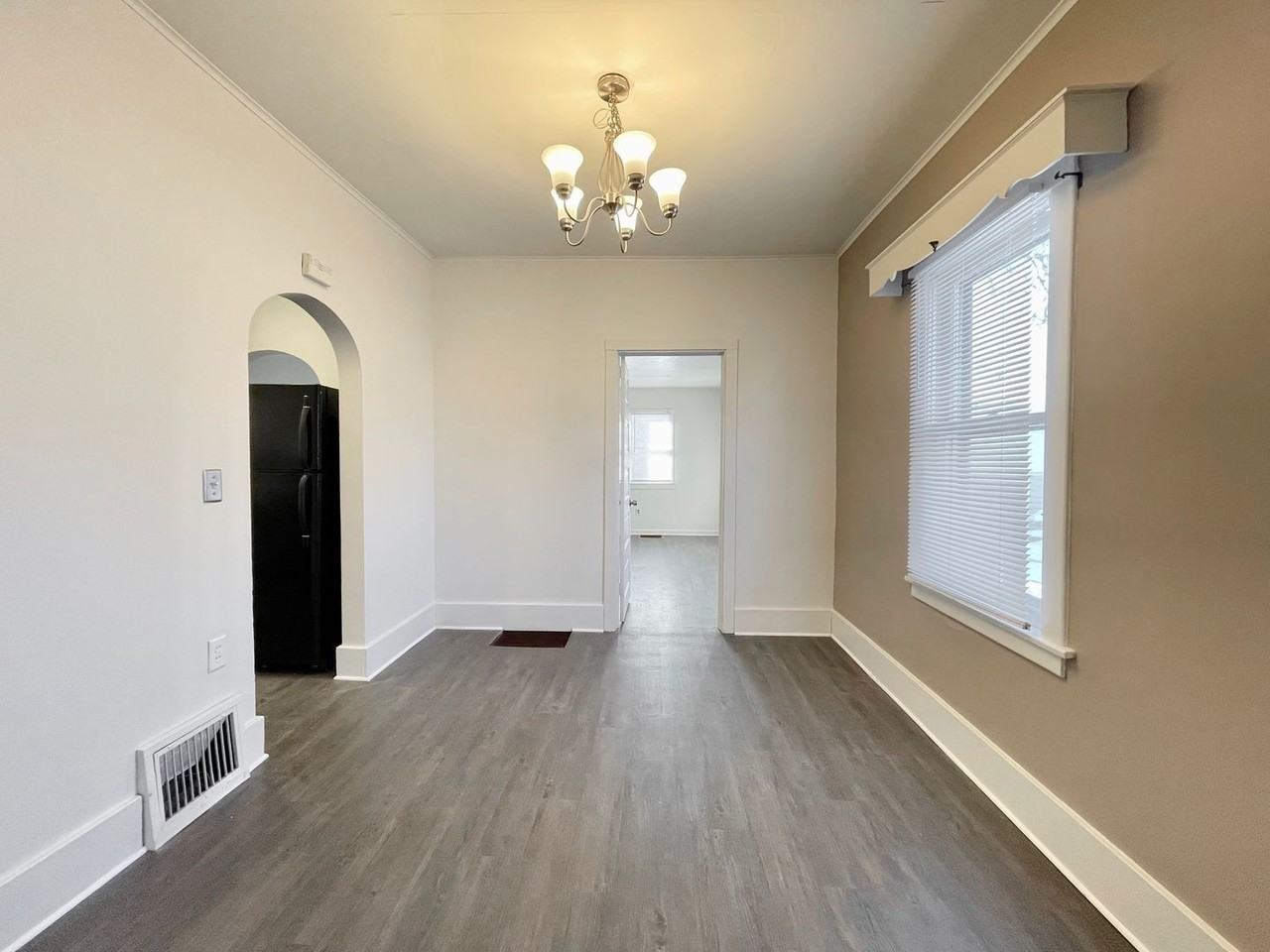 530 Lydia St Ne - Photo 3 of 17