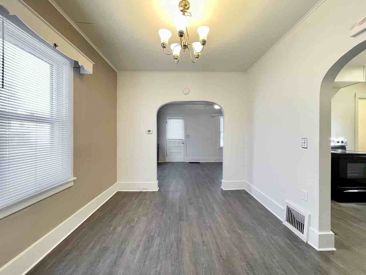 530 Lydia St Ne - Photo 4 of 17