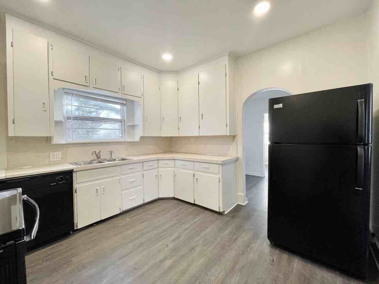 530 Lydia St Ne - Photo 6 of 17